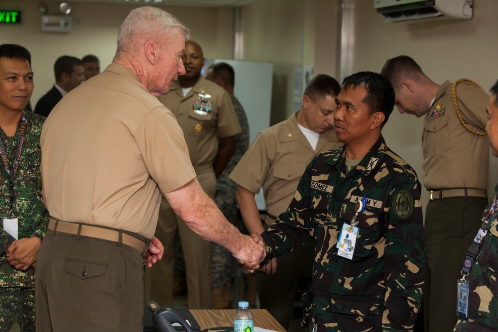 Lt. Gen. Toolan visits joint operation center