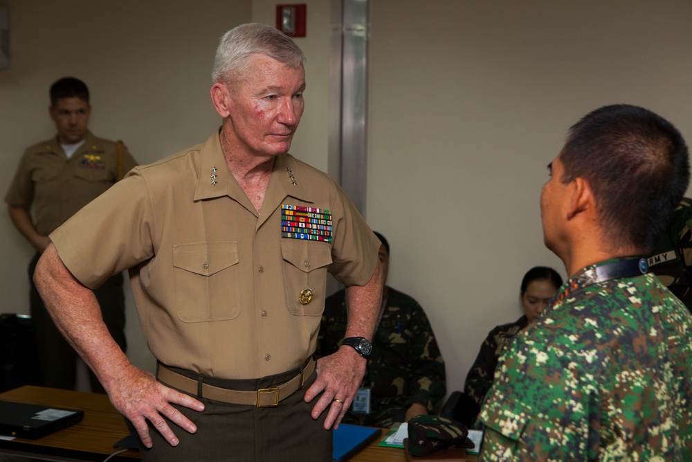 Lt. Gen. Toolan visits joint operation center