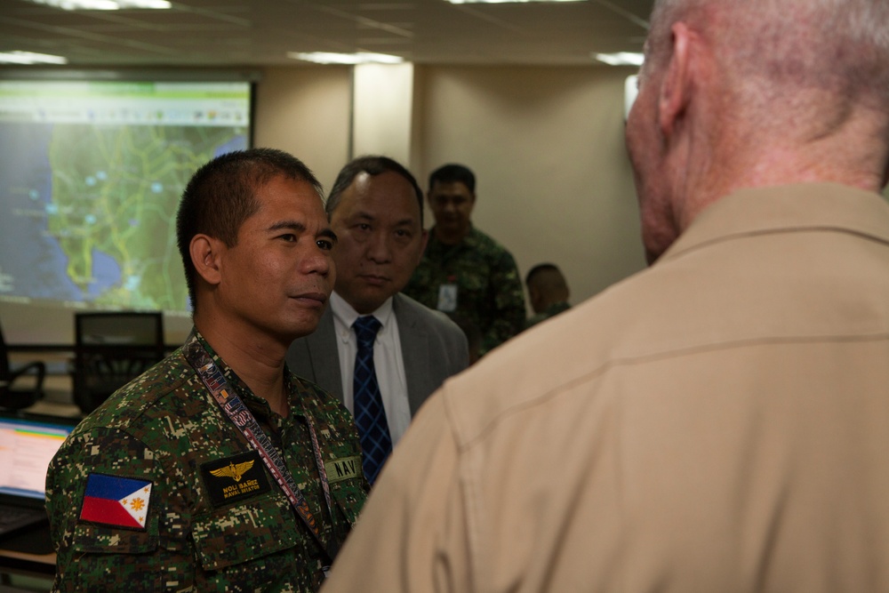 Lt. Gen. Toolan visits joint operation center