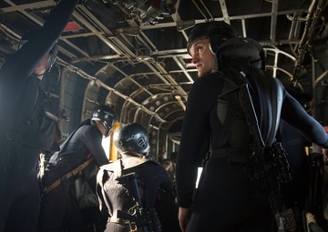 2nd Recon performs helocast, parachute landings for certification