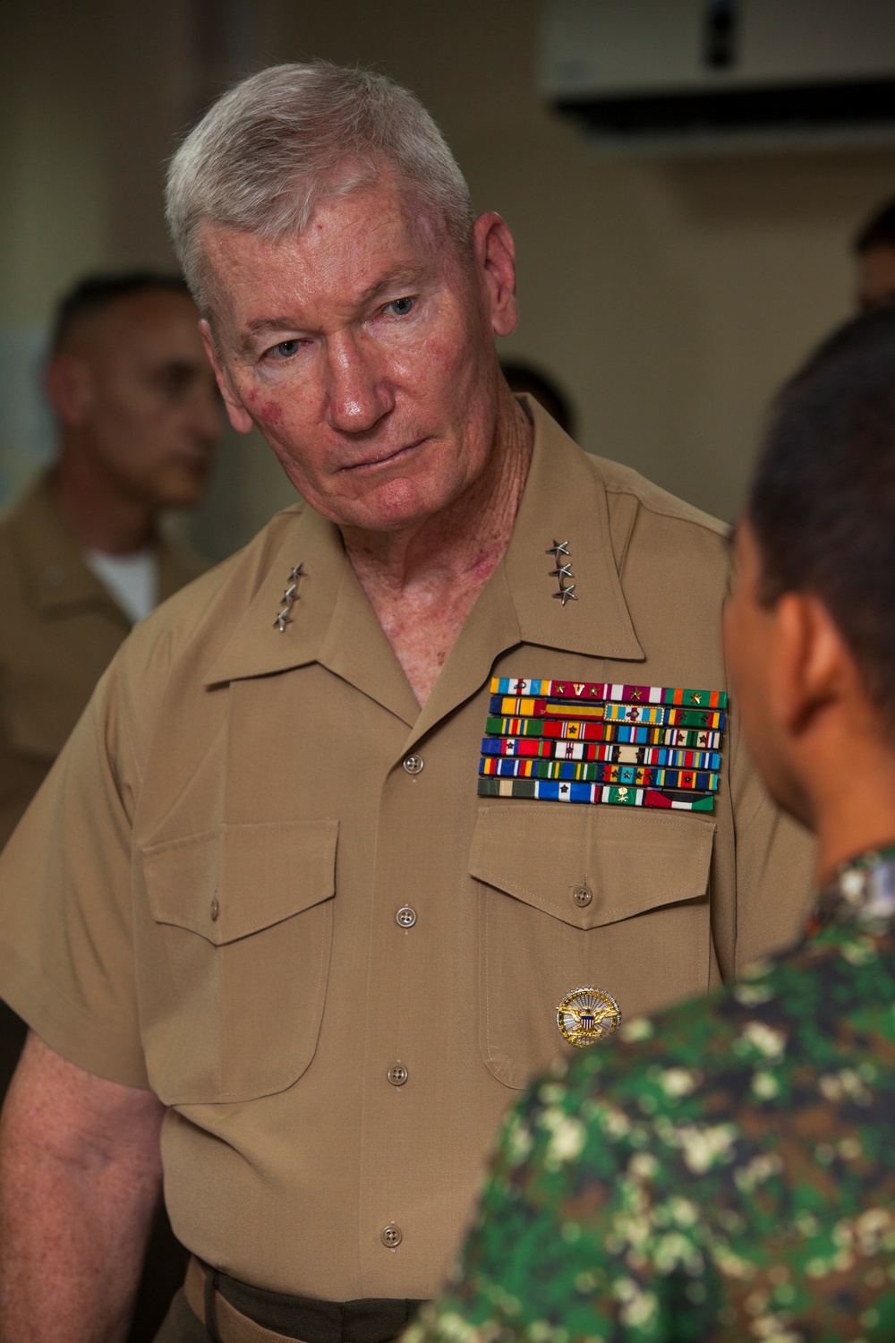 Lt. Gen. Toolan visits joint operation center