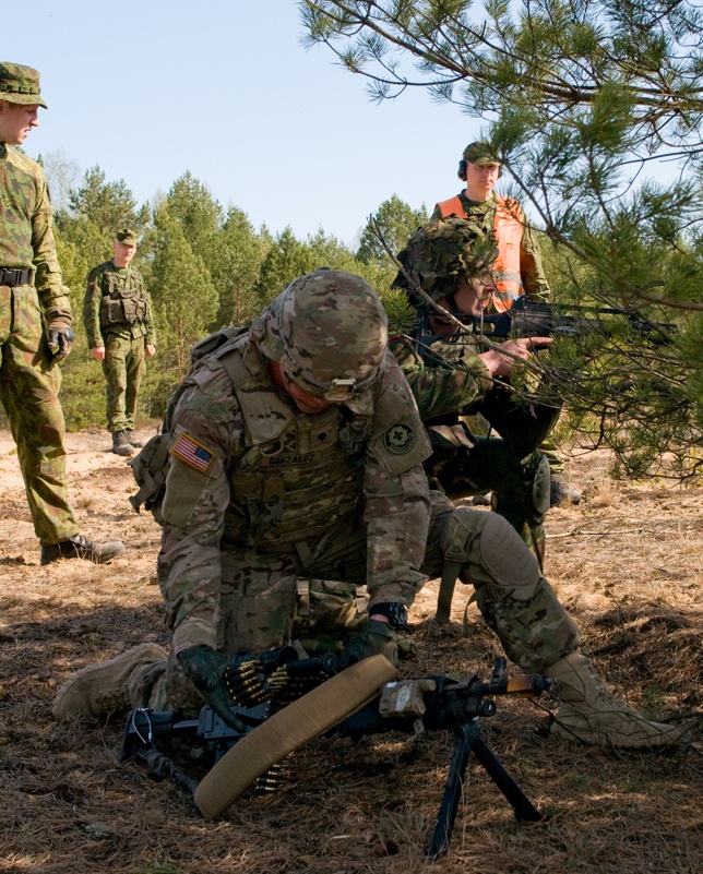 US and Lithuanian forces exchange gunner tactics