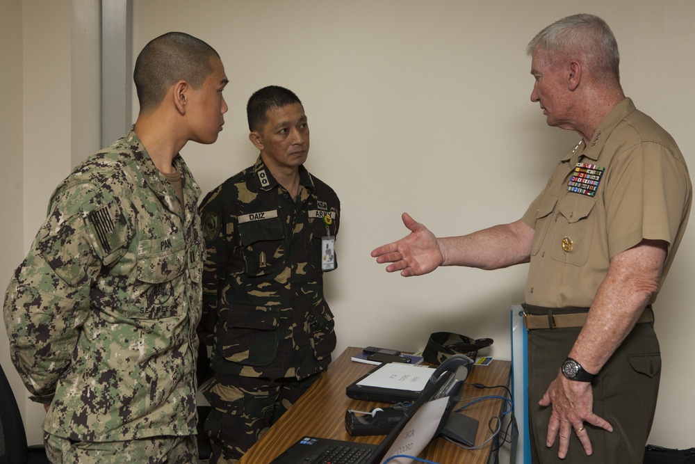 Lt. Gen. Toolan visits joint operation center