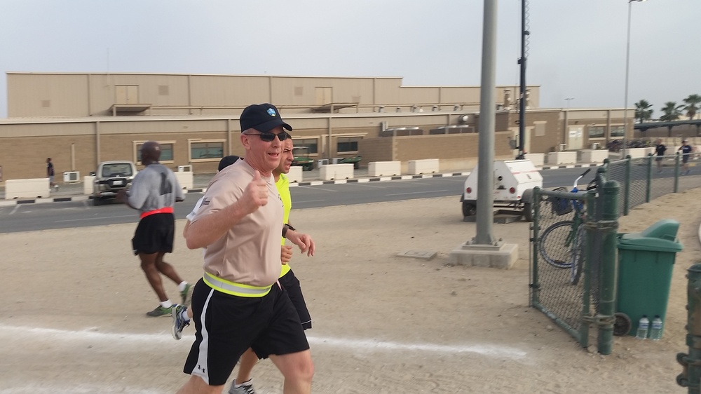 3rd Medical Command commanding general runs Army Reserve birthday run in Kuwait