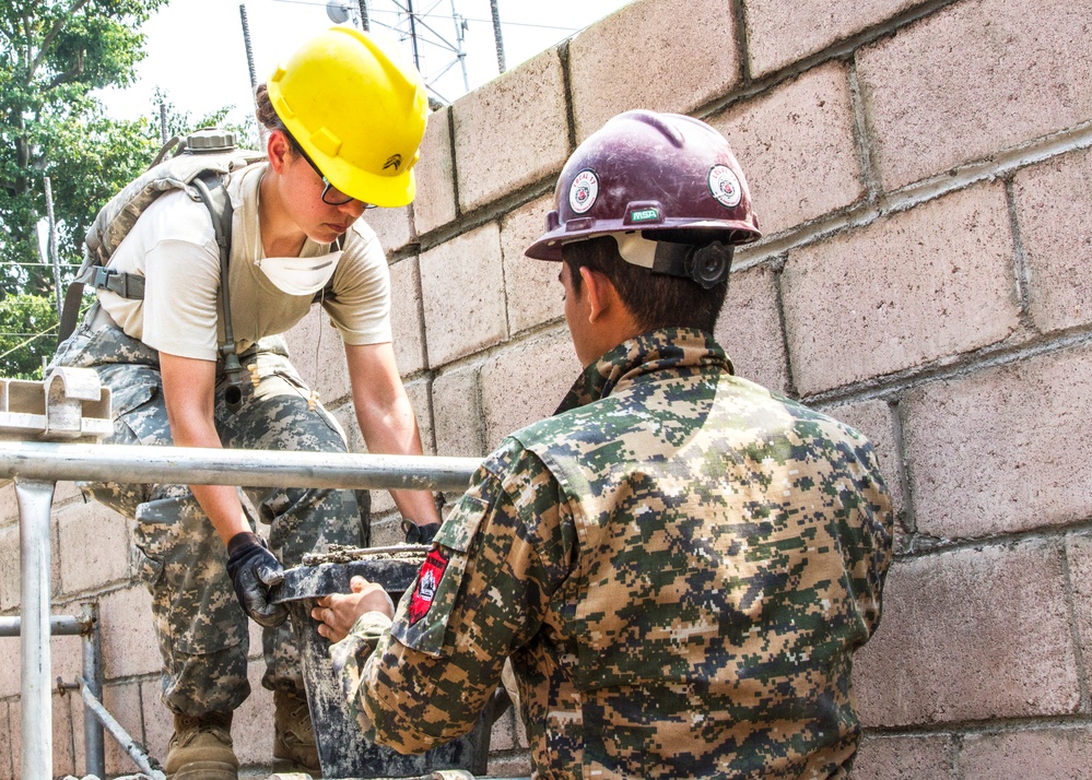 US, Salvadoran soldiers build schools during Beyond the Horizon 2015