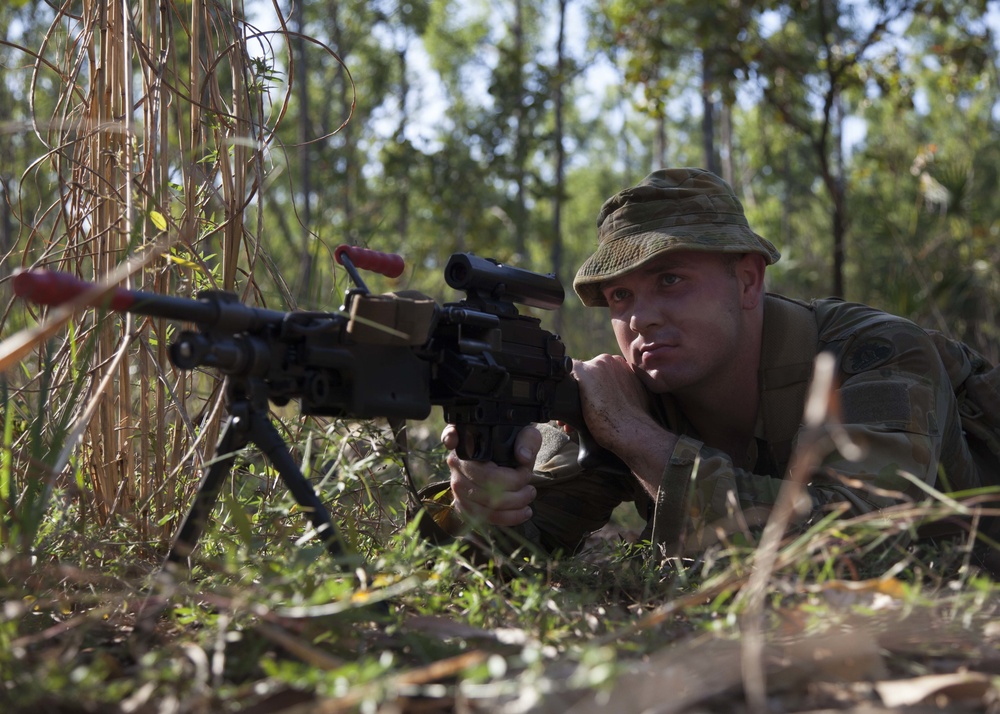 Marines, Australian soldiers learn leadership from each other