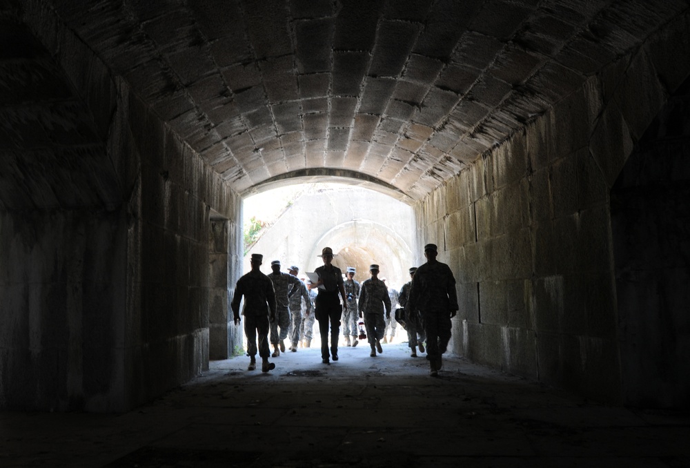 Soldiers go on walking tour of Ft. Totten
