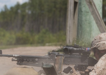 Letting bullets fly: 1/8 conducts medium and light machine-gun range