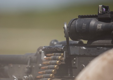Letting bullets fly: 1/8 conducts medium and light machine-gun range