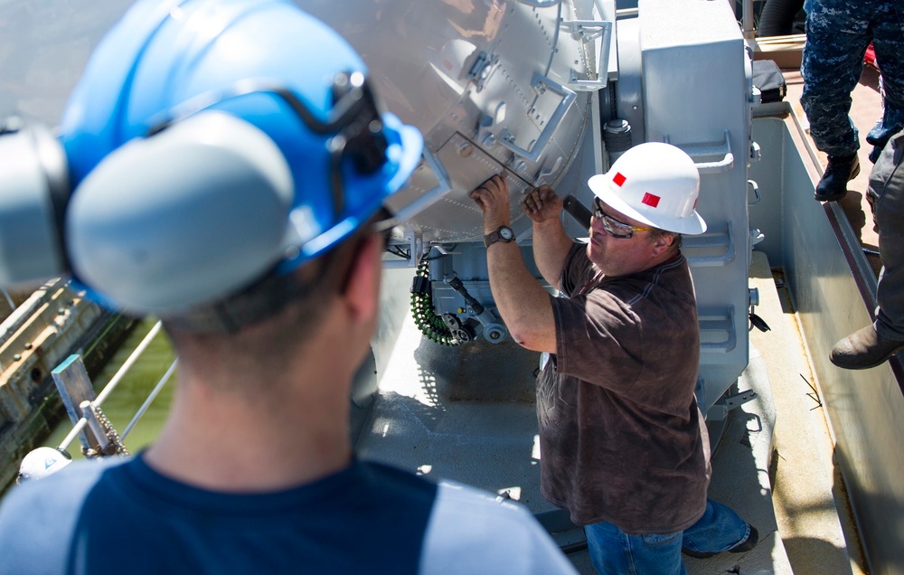 Pre-commissioning Unit Gerald R. Ford (CVN 78) Installs Close-in Weapons System