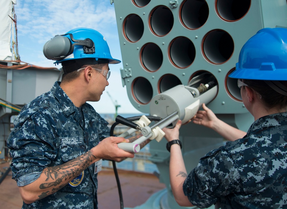 Pre-commissioning Unit Gerald R. Ford (CVN 78) Sailors train on Rolling Airframe Missile