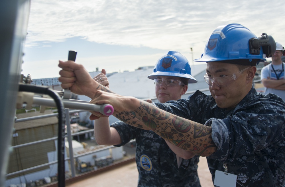 Pre-commissioning Unit Gerald R. Ford (CVN 78) Sailors train on Rolling Airframe Missile (RAM)