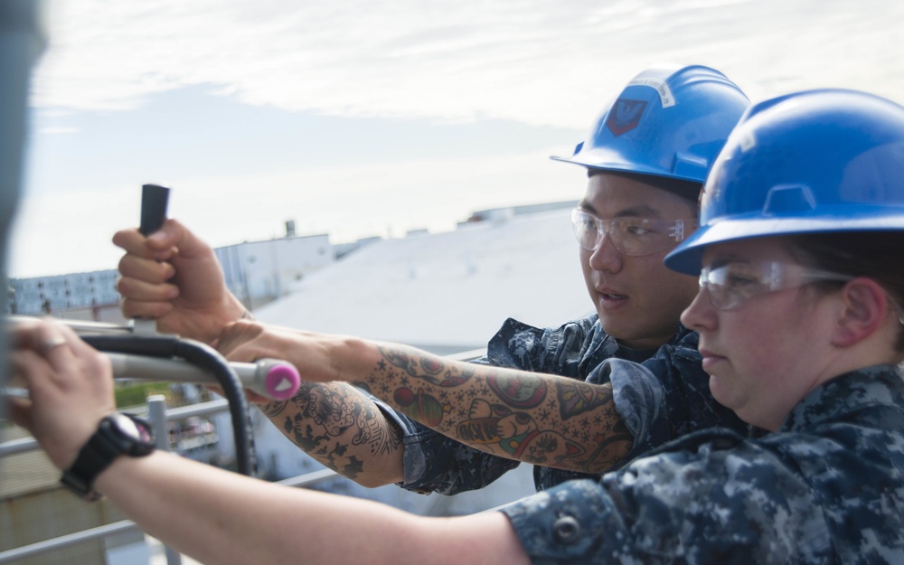 Pre-commissioning Unit Gerald R. Ford (CVN 78) Sailors Train on Rolling Airframe Missile (RAM)