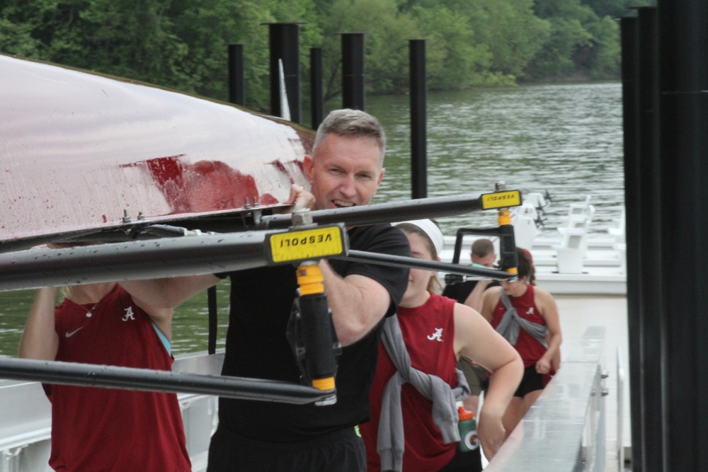 Marines make a splash with University of Alabama rowing team