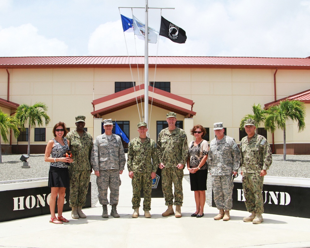 Commandant visits Coast Guardsmen at GTMO