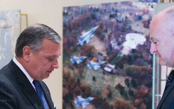 Arlington National Cemetery superintendent gives a gift to Republic of Croatia minister of veterans affairs
