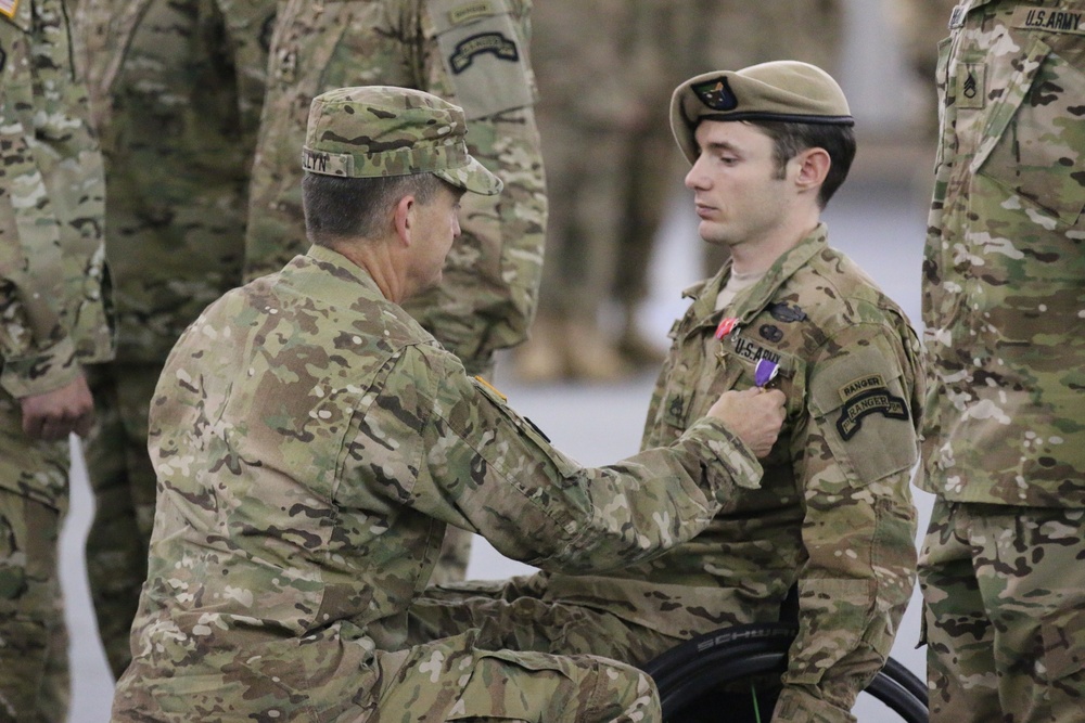 Army vice chief of staff honors a Ranger