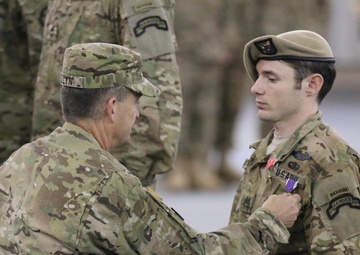 Army vice chief of staff honors a Ranger
