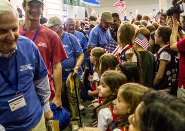 Honor Flight veterans receive first-class welcome home