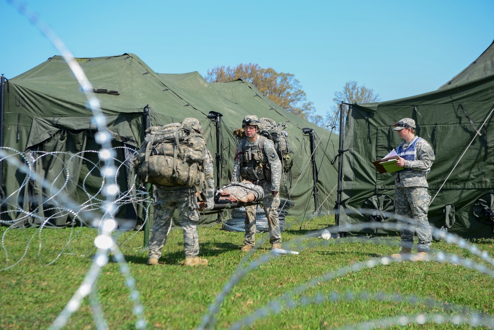Four 101st Airborne Division Sappers tackle 2015 Best Sapper Competition
