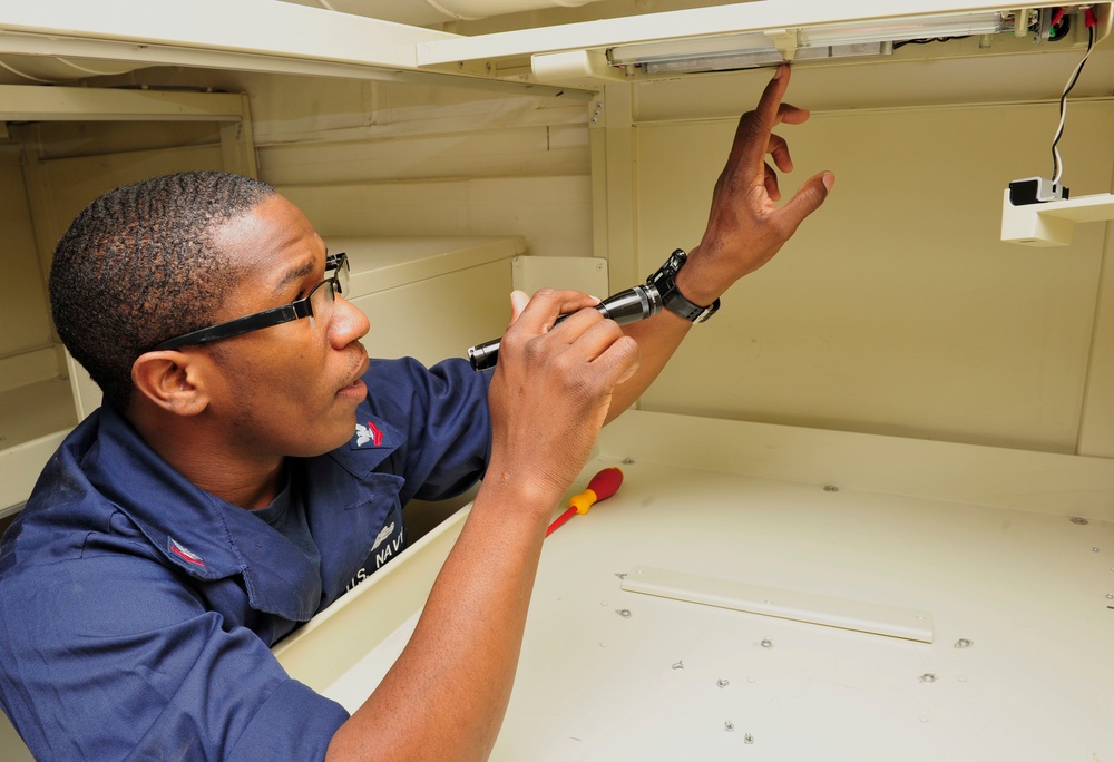 Pre-commissioning Unit Gerald R. Ford (CVN 78) Sailors renovate showcase berthing