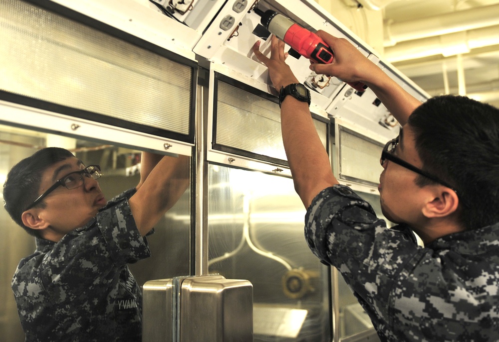 Pre-commissioning Unit Gerald R. Ford (CVN 78) Sailors renovate showcase berthing