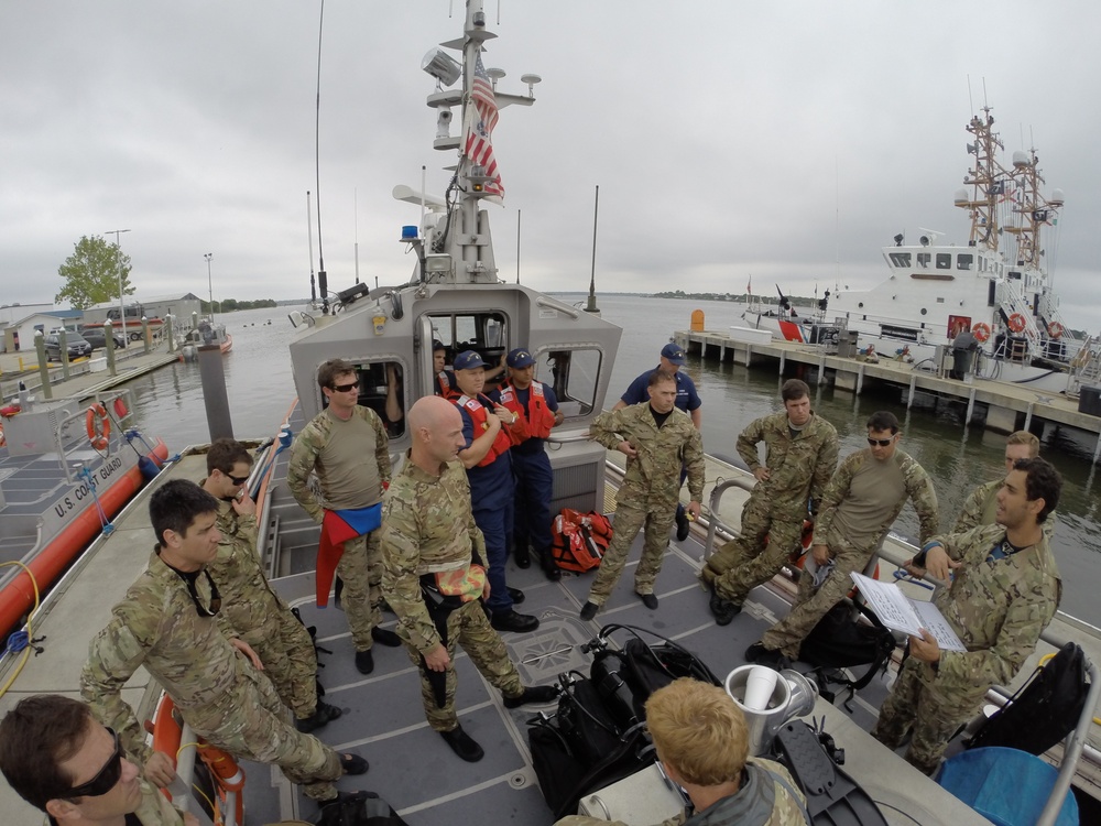 National Guard SF combat divers train with Coast Guard