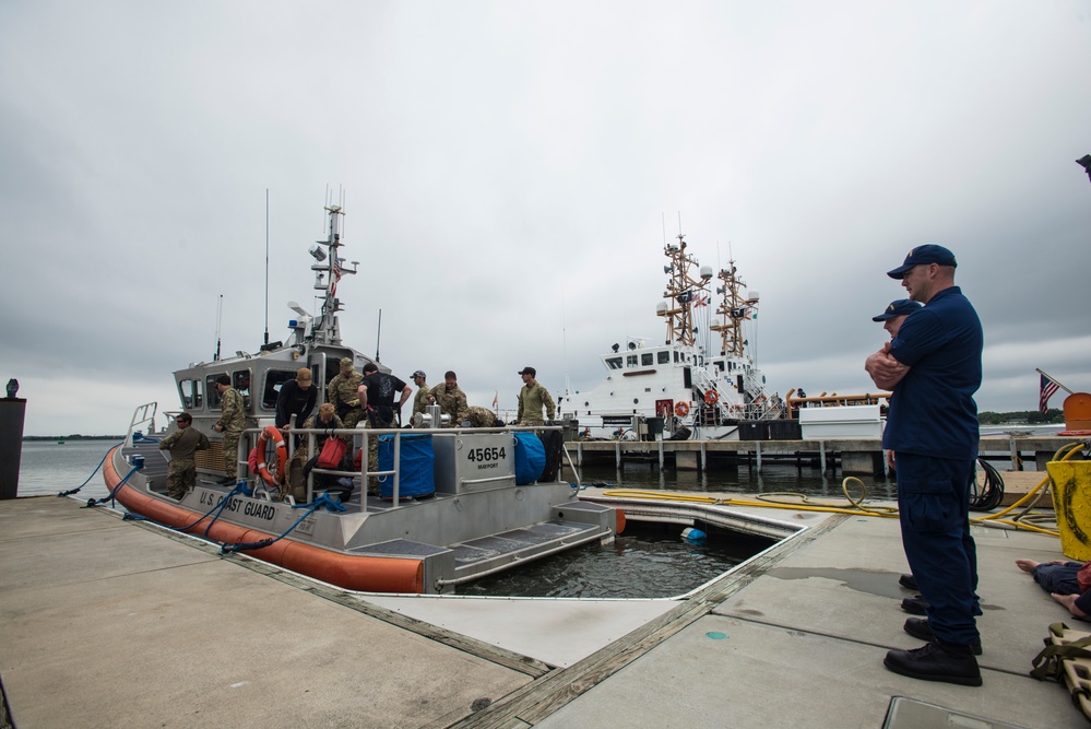 USCG trains with National Guard Special Forces combat divers