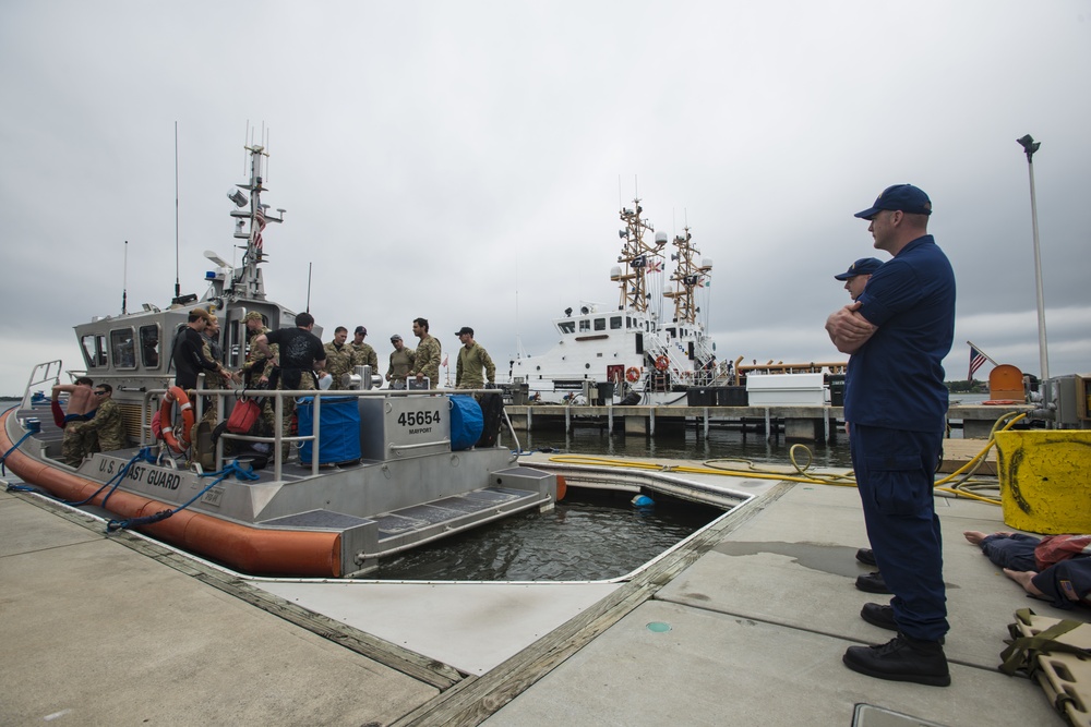 USCG train with Army Guard Special Forces divers