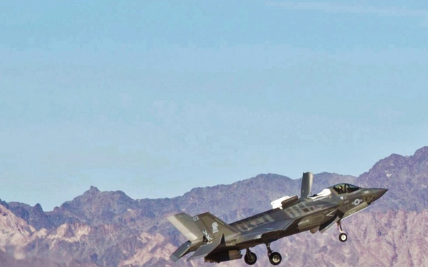 MWSS-371 Keep the ACE in the Sky During F-35B Lightning II FCLP