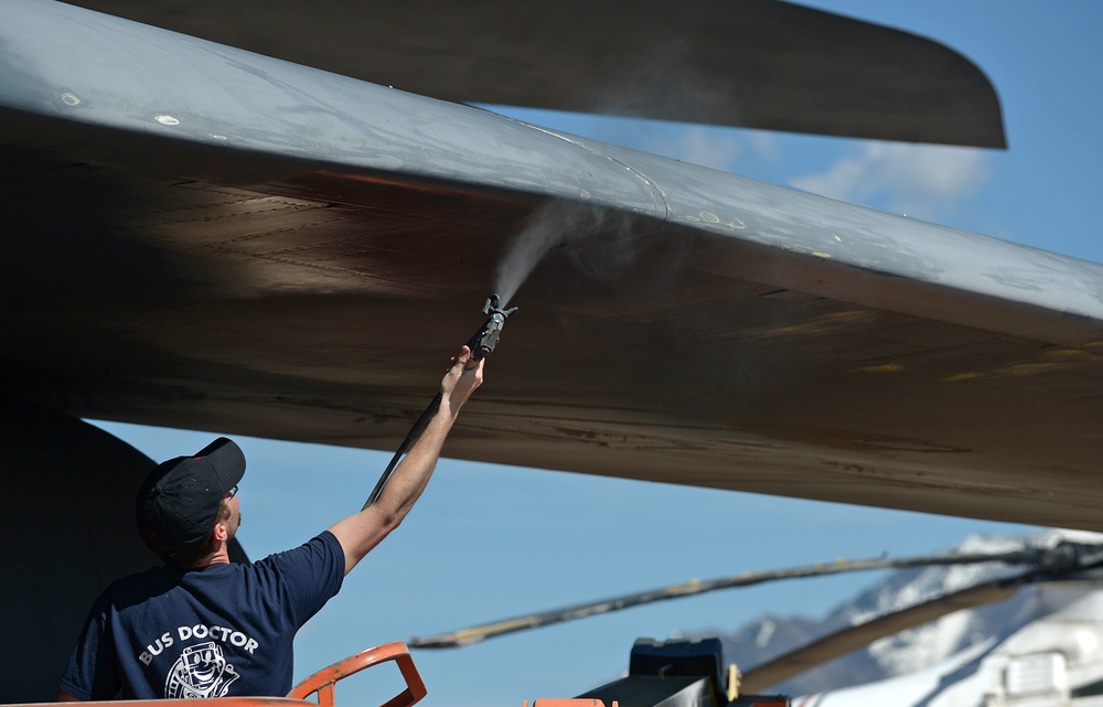 Aerospace Museum aircraft repainting