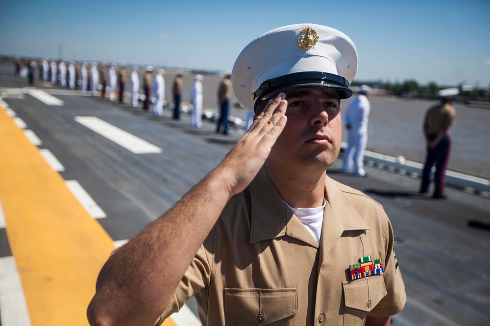 Marines, Sailors man the rails to conclude Navy Week New Orleans