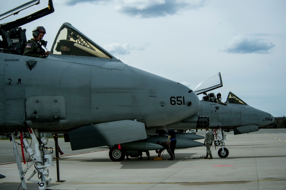 A-10's in arrive in Estonia