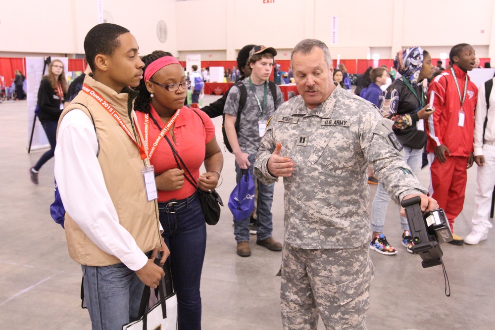 Army Reserve captain explains MATT to middle schoolers