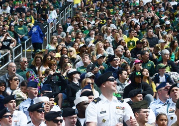 Oregon military members honored at Ducks spring football game
