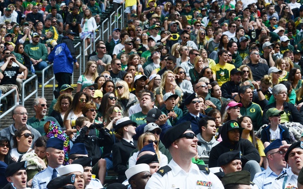 Oregon military members honored at Ducks spring football game