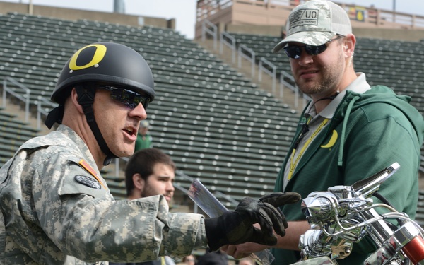 Oregon military members honored at Ducks spring football game
