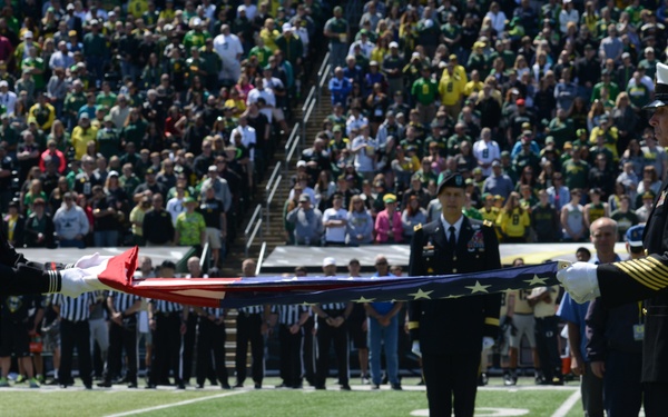 Oregon military members honored at Ducks spring football game