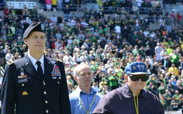 Oregon military members honored at Ducks spring football game