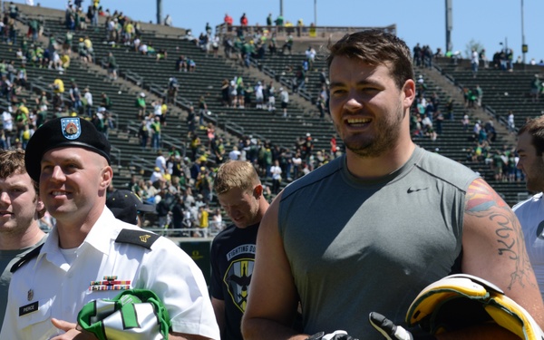 Oregon military members honored at Ducks spring football game