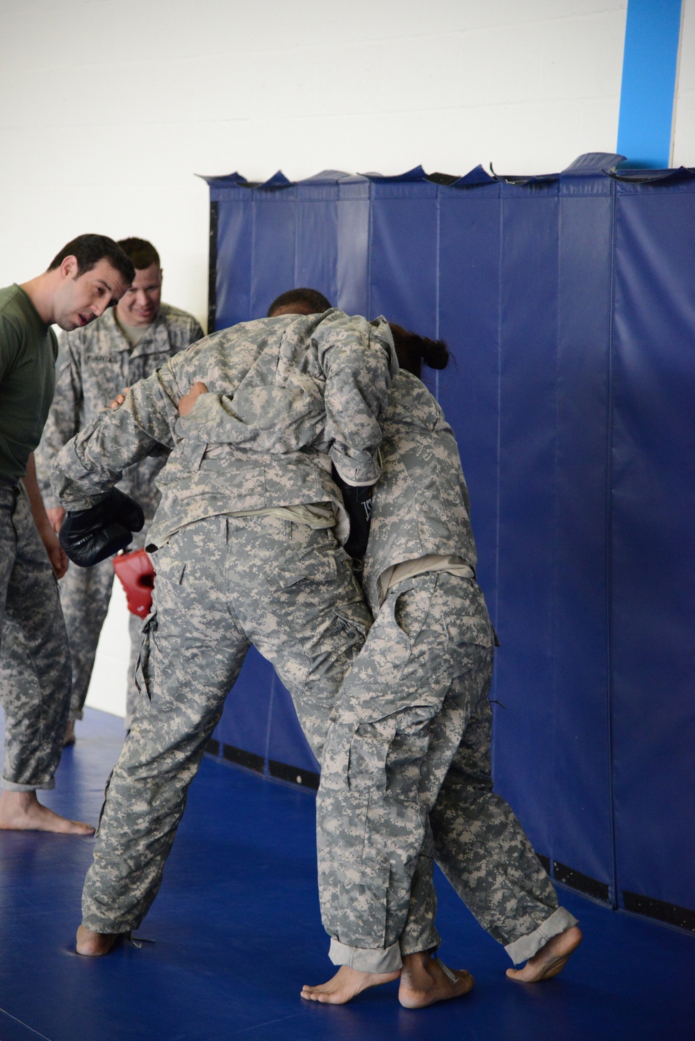 Clinch Drill Basic Combatives Level 1 39th Signal Battalion, 128th Signal Company, 2nd Signal Brigade
