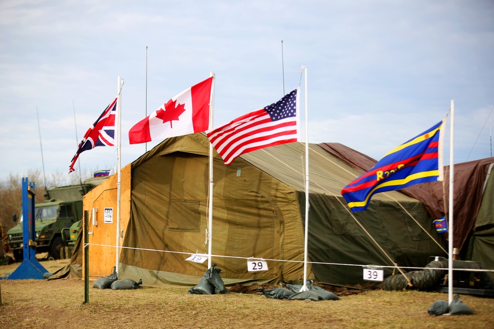US Marines work with British, Canadian Forces