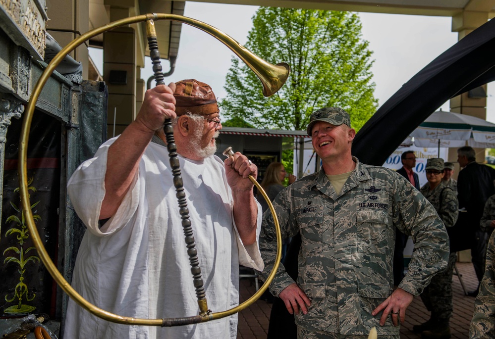 Spangdahlem explores the Eifel with local community