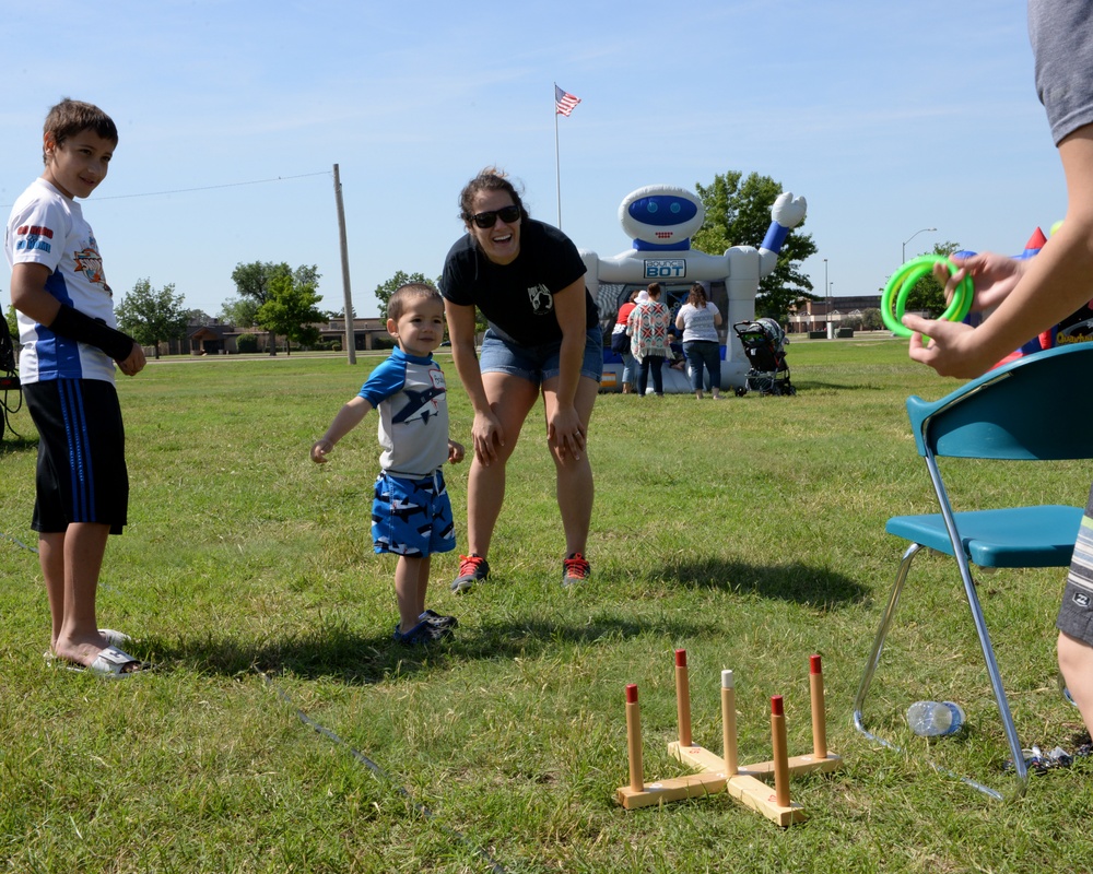 Altus AFB shows appreciation for families of deployed Airmen