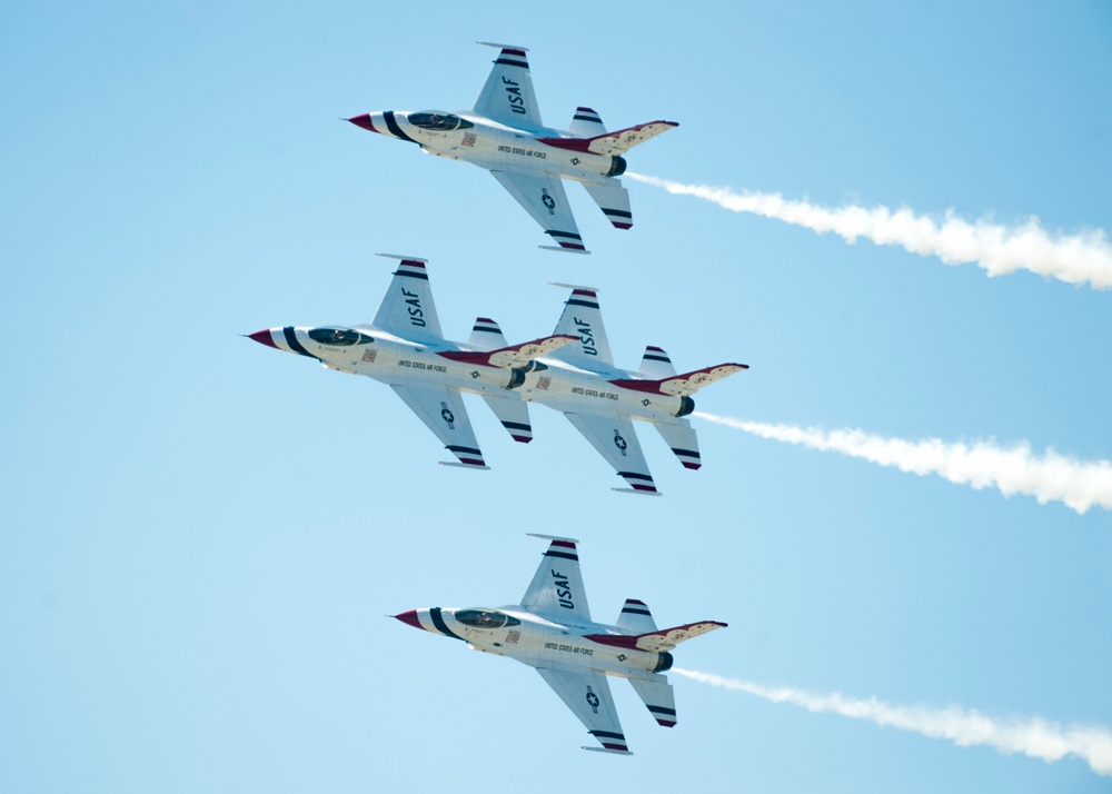 Thunderbirds perform at Dyess Air Force Base for the Big Country Airfest