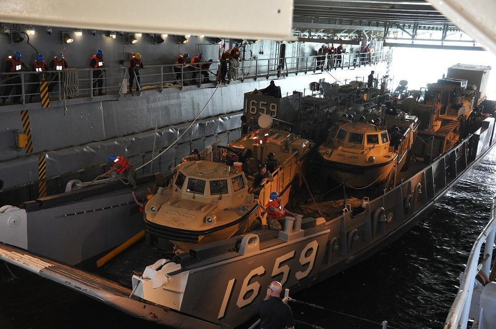 Kearsarge Amphibious Ready Group conducts PMINT