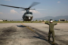 U.S. Marine aircraft deliver critical supplies to Nepal