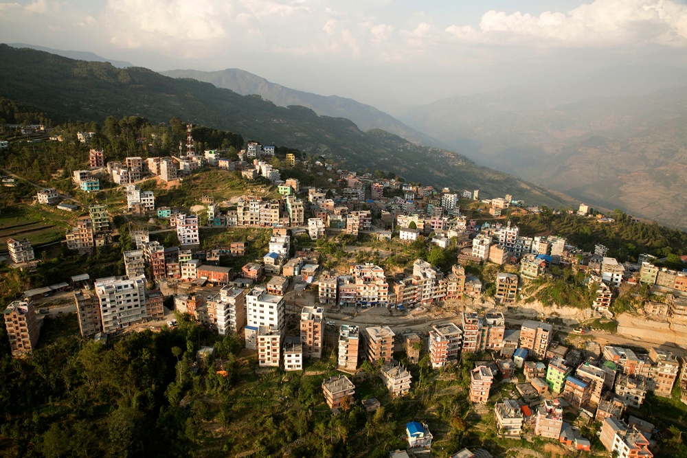 U.S. Marine aircraft deliver critical supplies to Nepal