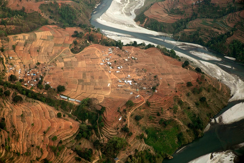 U.S. Marine aircraft deliver critical supplies to Nepal