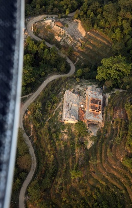 U.S. Marine aircraft deliver critical supplies to Nepal